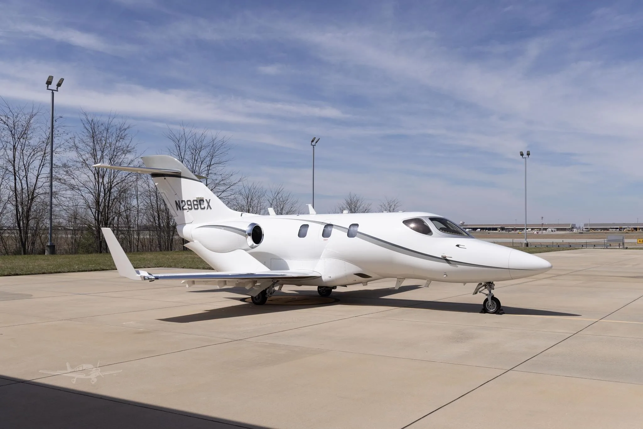 Exterior view of a 2022 HONDA JET ELITE S, N296CX.