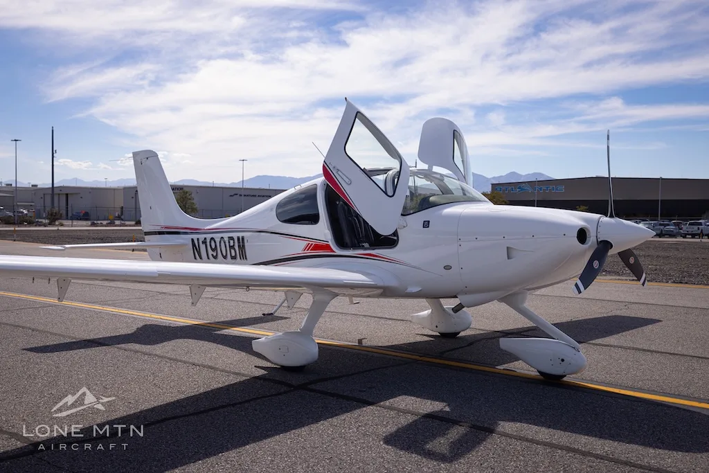 Exterior view of a 2023 Cirrus SR20 G6, N190BM.