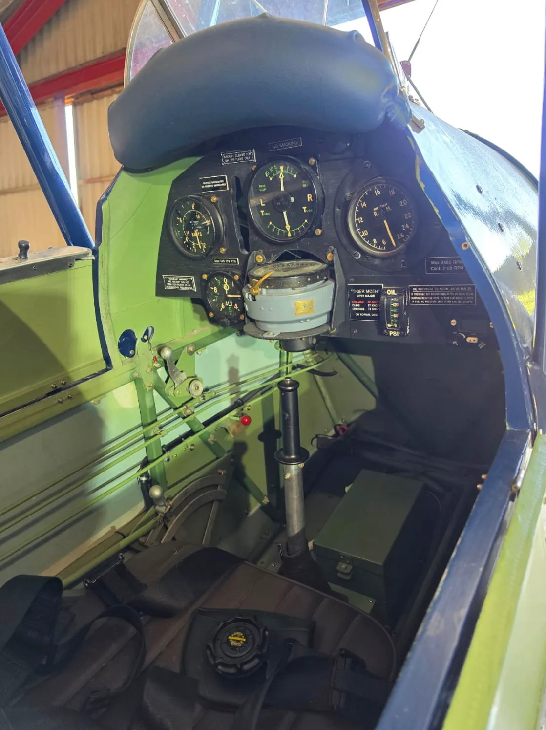 Cockpit and instrument panel of a 1944 de Havilland DH-82A Tiger Moth.
