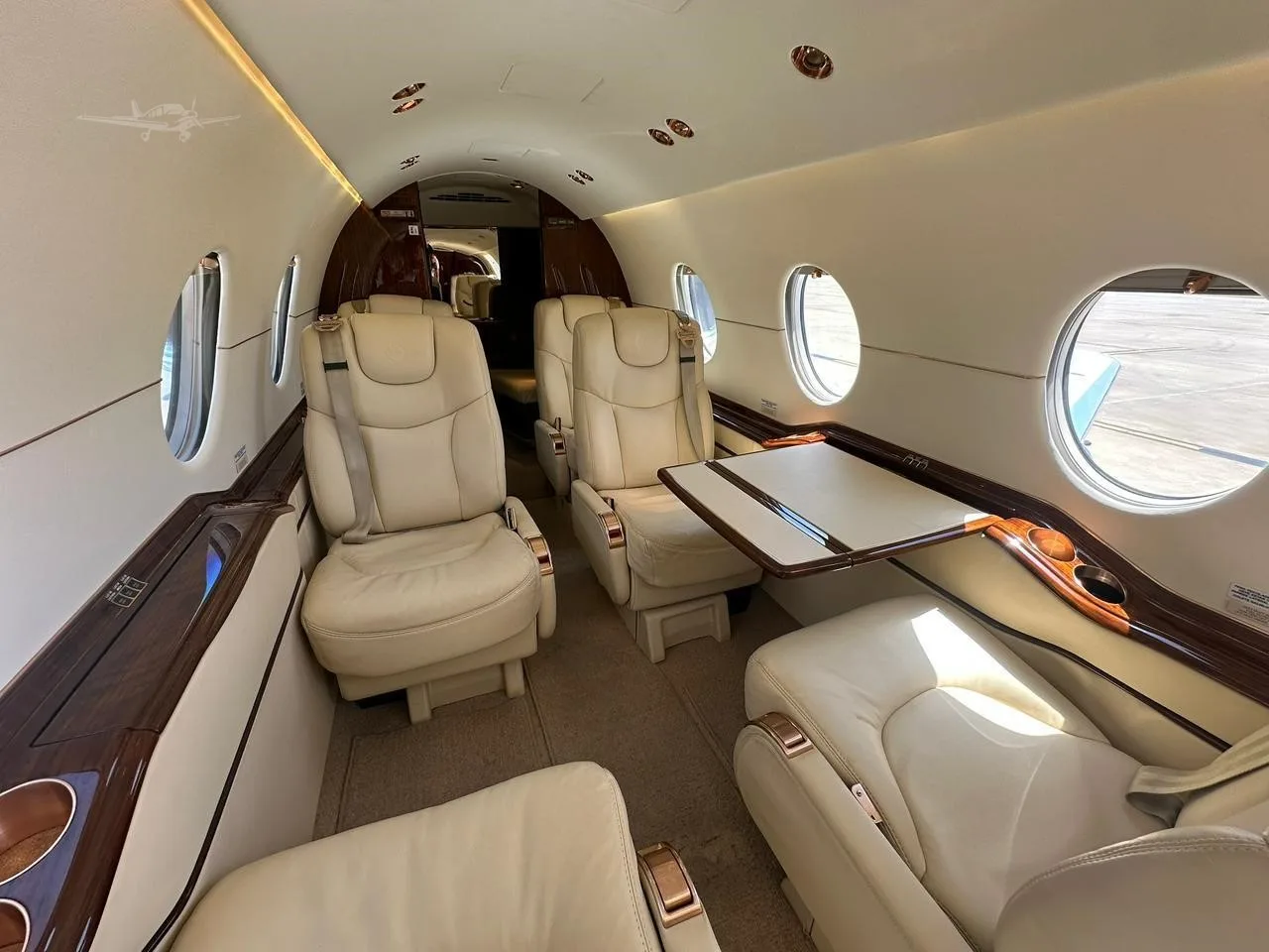 Cabin interior of a 2006 HAWKER 400XP.