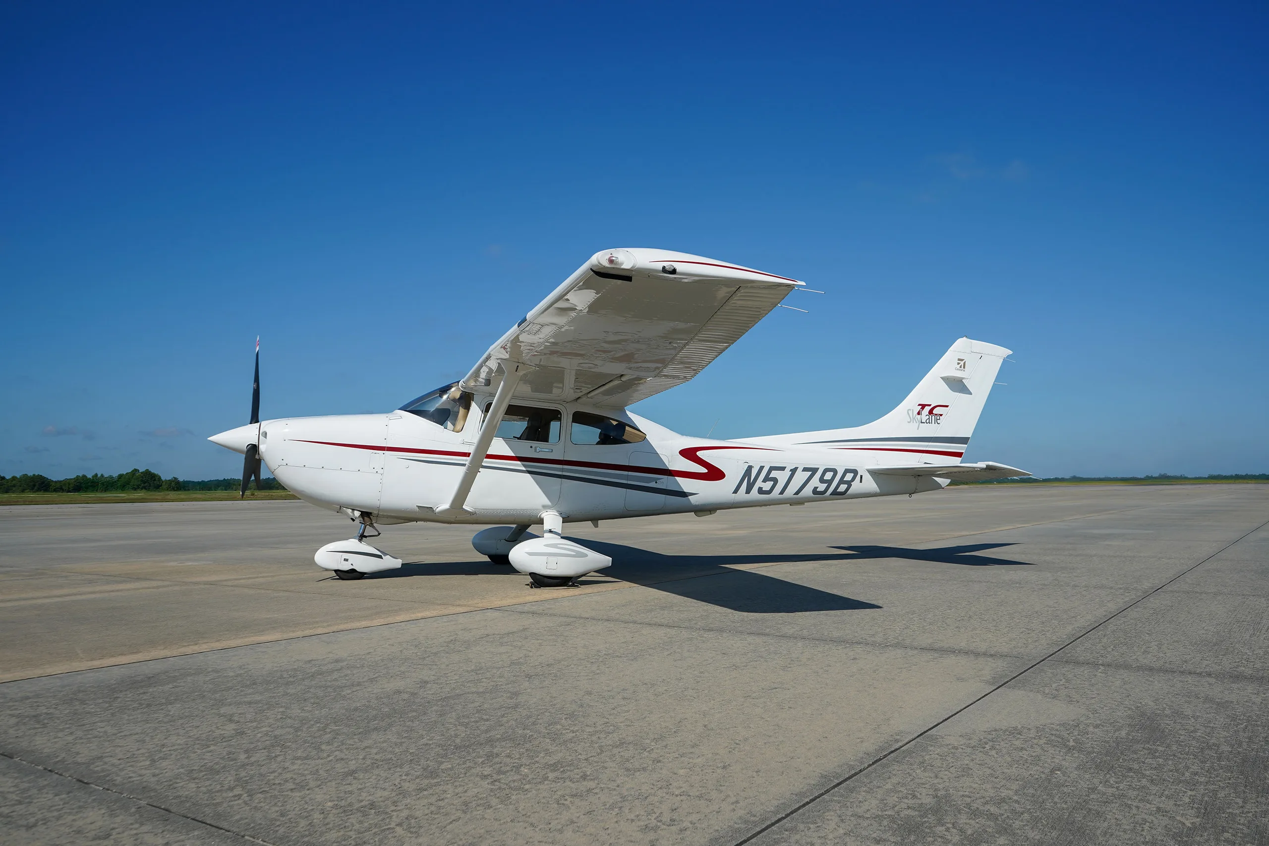 Exterior view of a 2002 Cessna TURBO T182T.