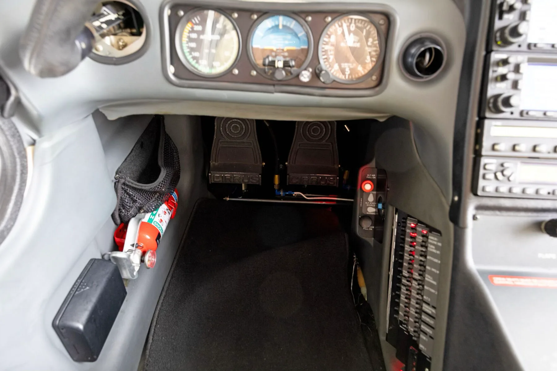 Cockpit and instrument panel of a Cirrus SR20-G2 GTS.
