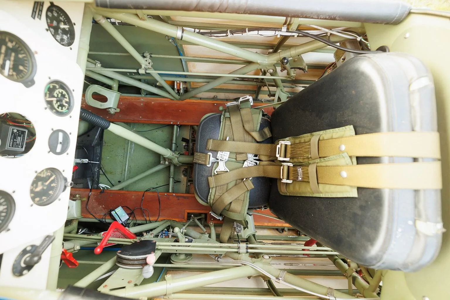 Cockpit and instrument panel of a 1943 BOEING/STEARMAN PT-17 KAYDET.