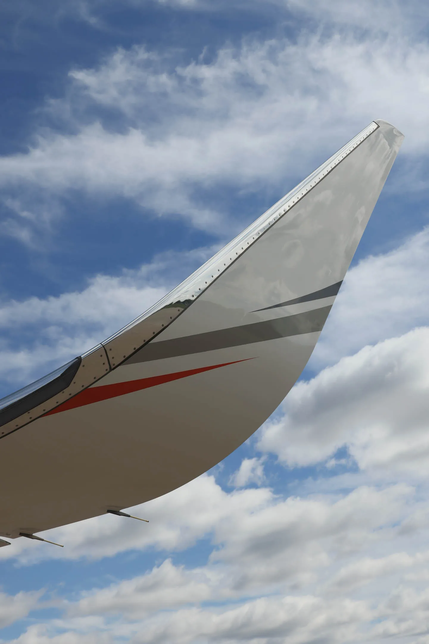 Exterior view of a Dassault Falcon 2000LX, N988DV.