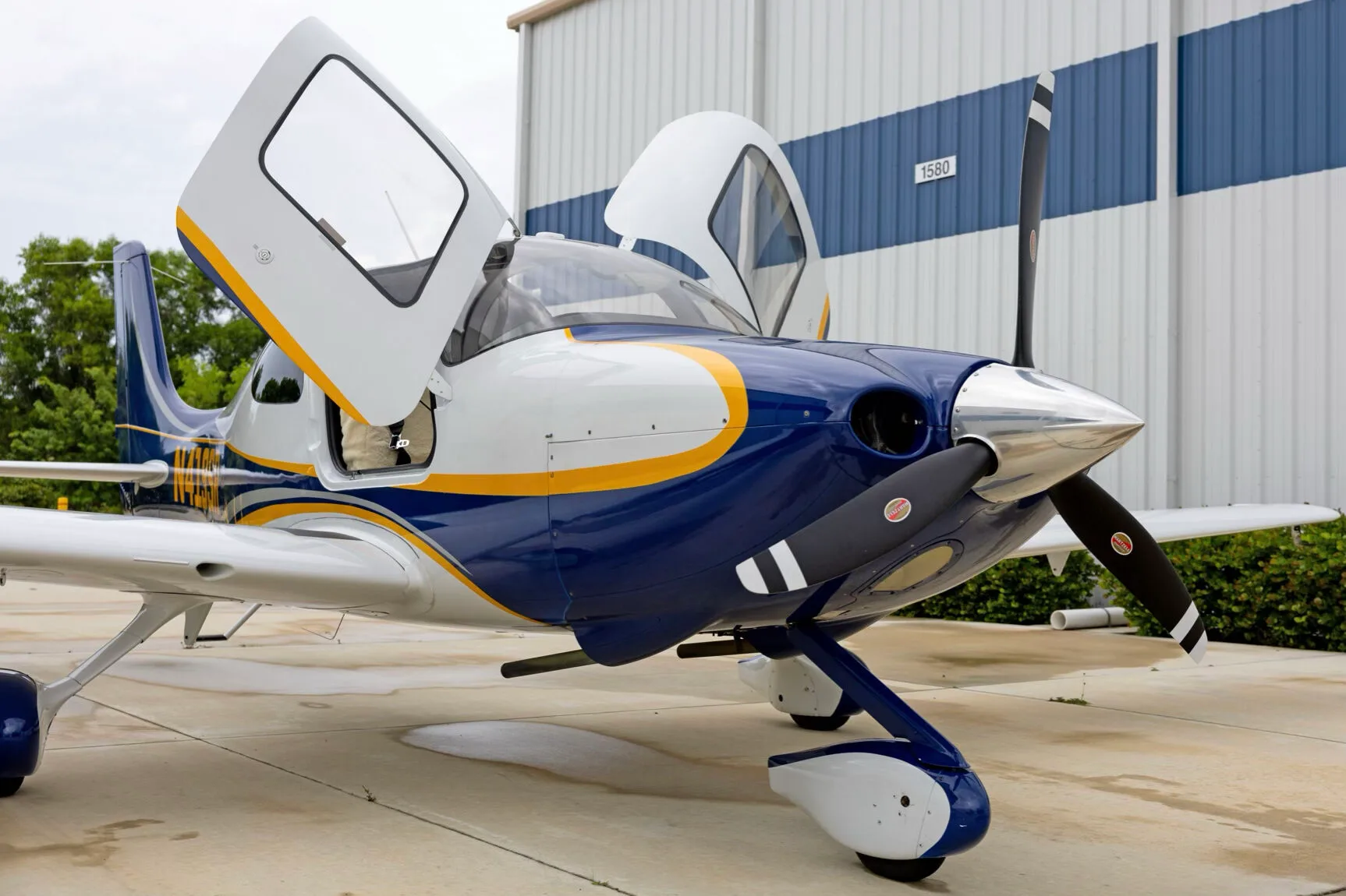 Exterior view of a Cirrus SR20-G2 GTS.