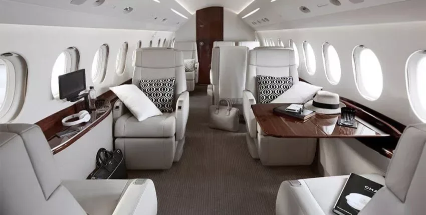 Cabin interior of a 2000 Dassault Quel est le prix d'un Falcon 2000 ?.