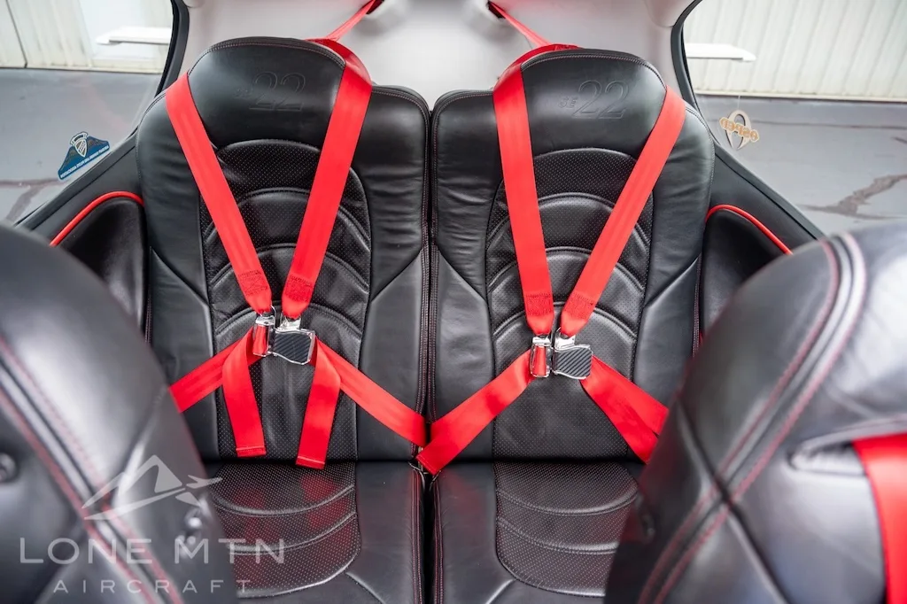 Cabin interior of a 2006 Cirrus SR22 G2.