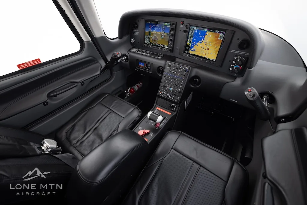 Cockpit and instrument panel of a 2023 Cirrus SR20 G6.