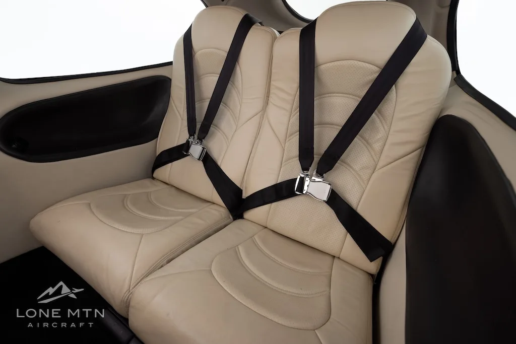 Cabin interior of a 2006 Cirrus SR22 G2 TURBO GTS.