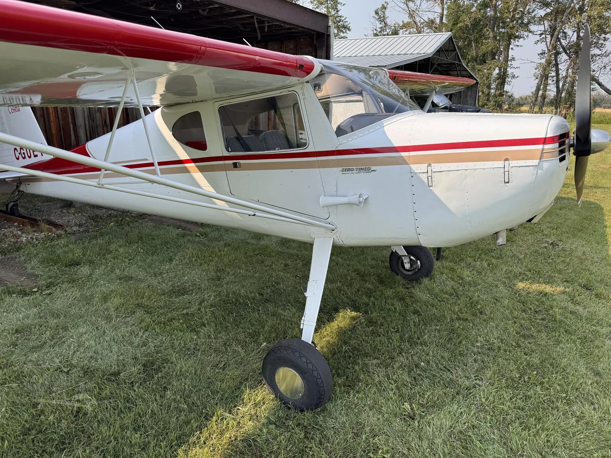Cockpit and instrument panel of a 1947 CESSNA 140.
