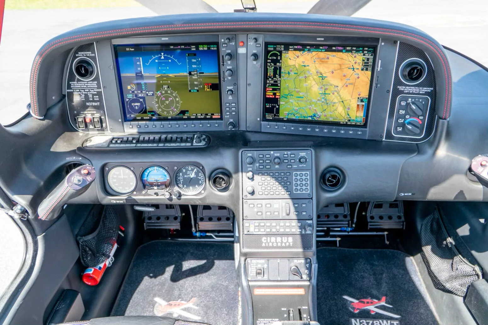 Cockpit and instrument panel of a 2014 Cirrus SR22-G5 TURBO.