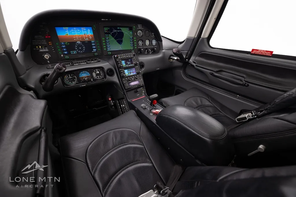Cockpit and instrument panel of a 2005 Cirrus SR22 G2 GTS.