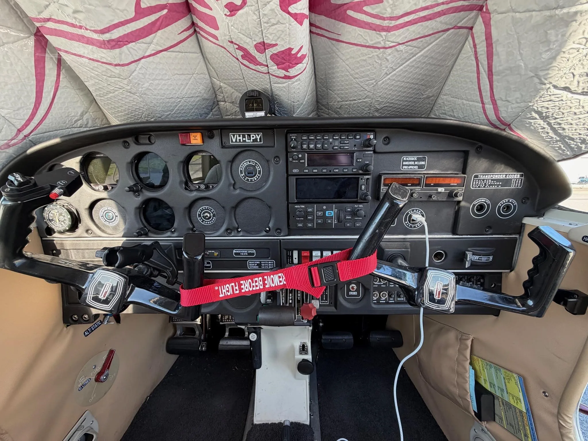 Cockpit and instrument panel of a 1967 PIPER ARROW.