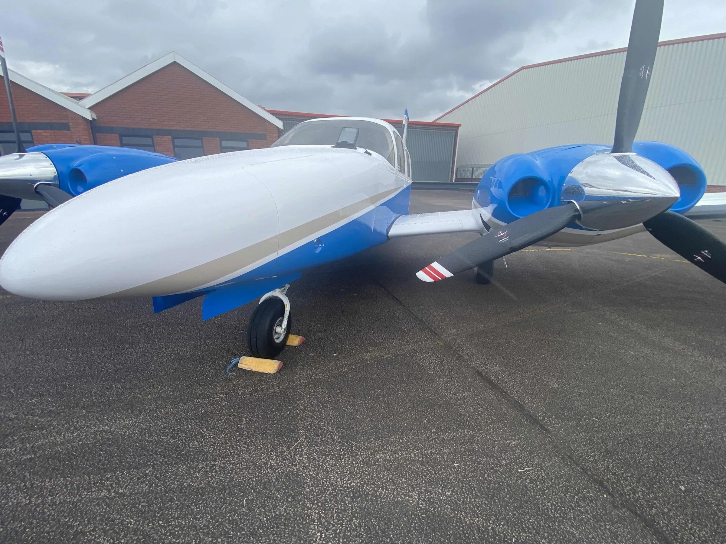 Exterior view of a 2014 Piper PA-34-220T Seneca V.