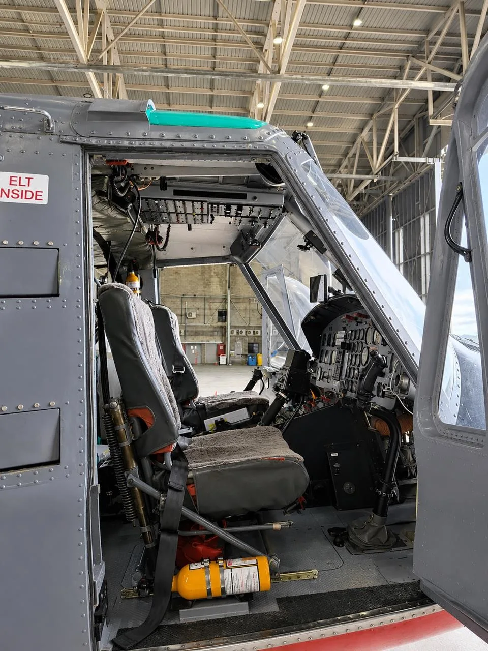 Cockpit and instrument panel of a 1970 BELL 212.