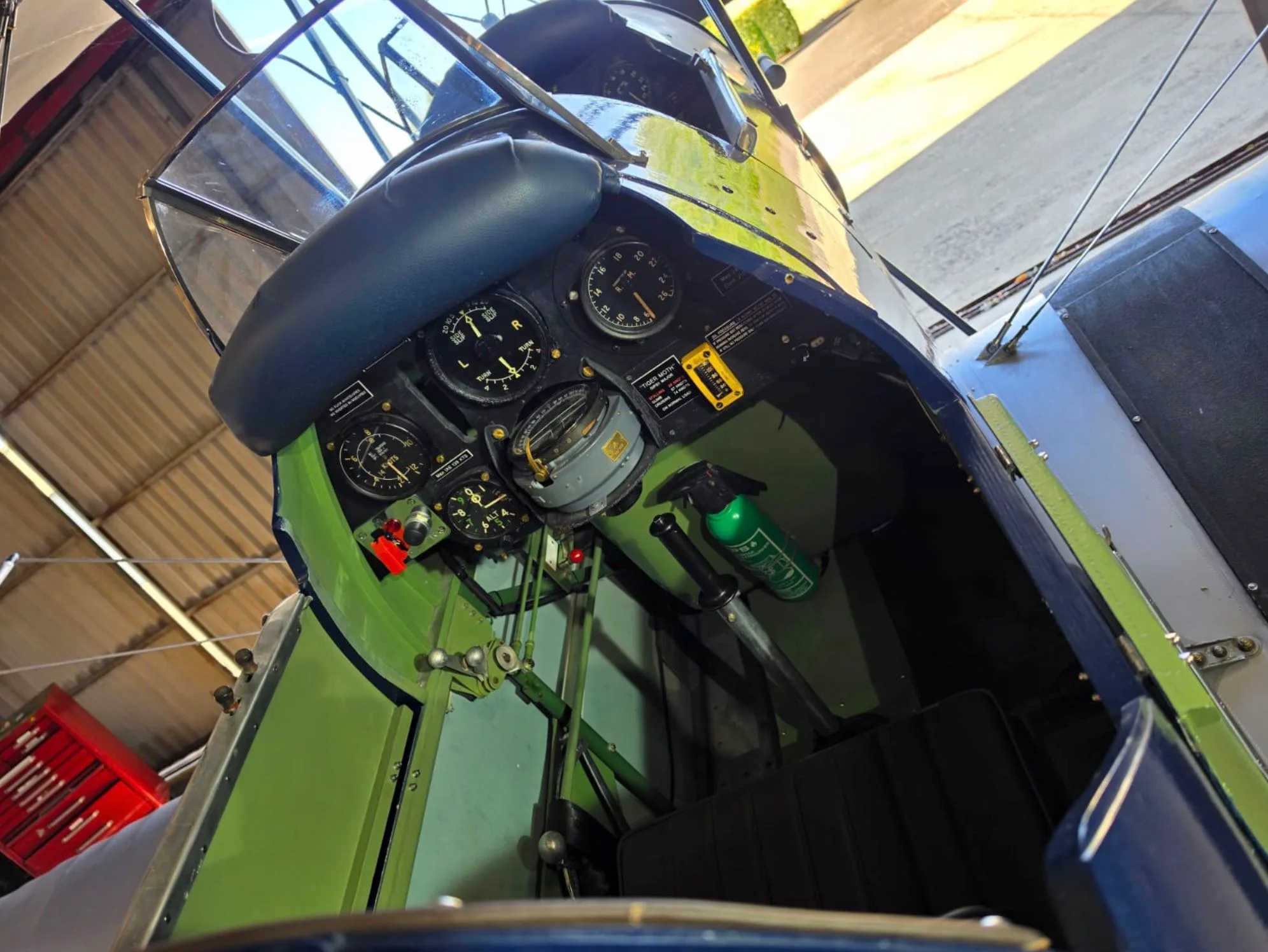 Cockpit and instrument panel of a 1944 de Havilland DH-82A Tiger Moth.