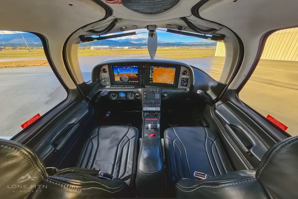 Cabin interior of a 2012 Cirrus SR22T G3 GTS.