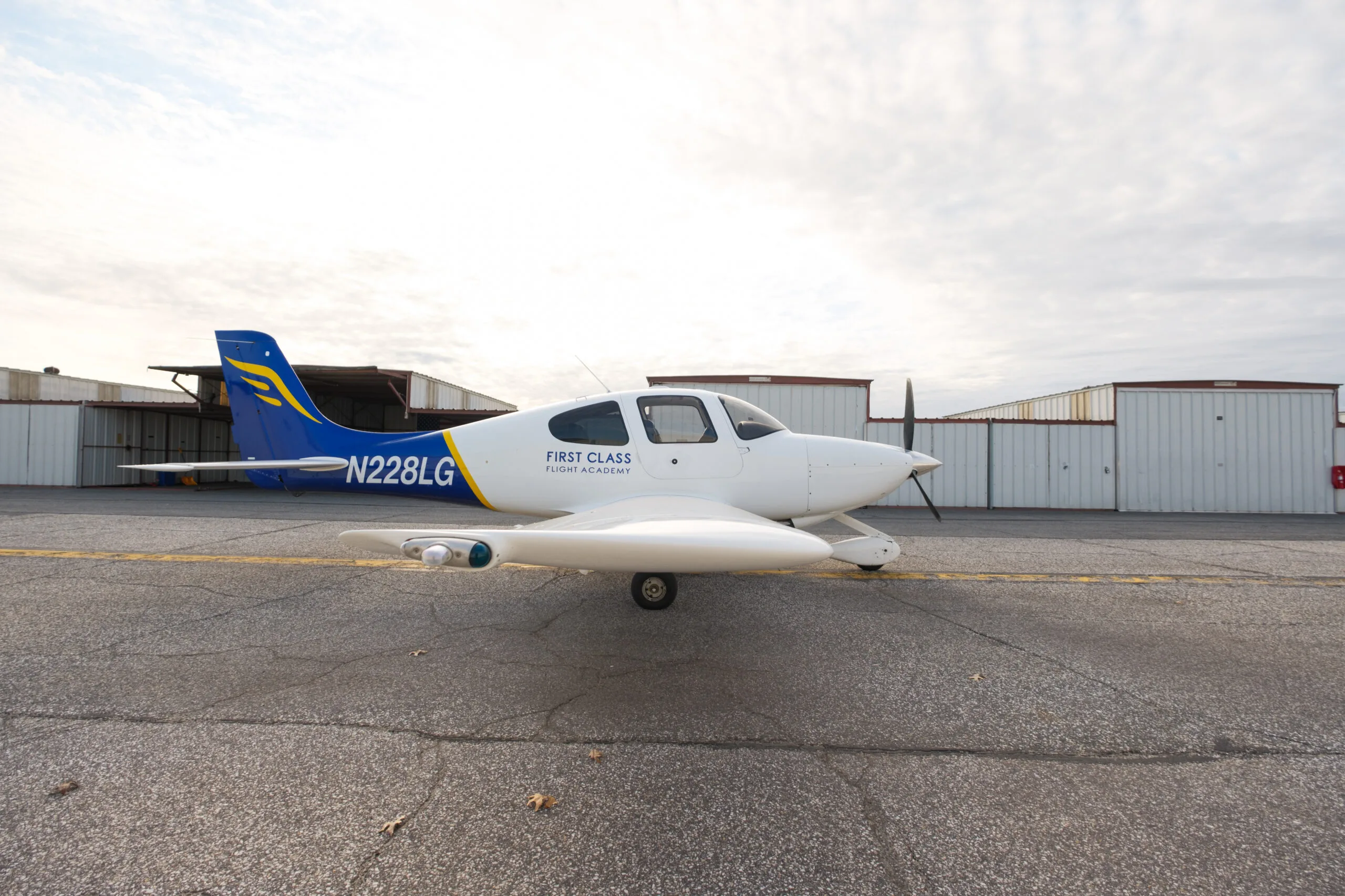 Cabin interior of a Cirrus sr20 1780 n228lg.