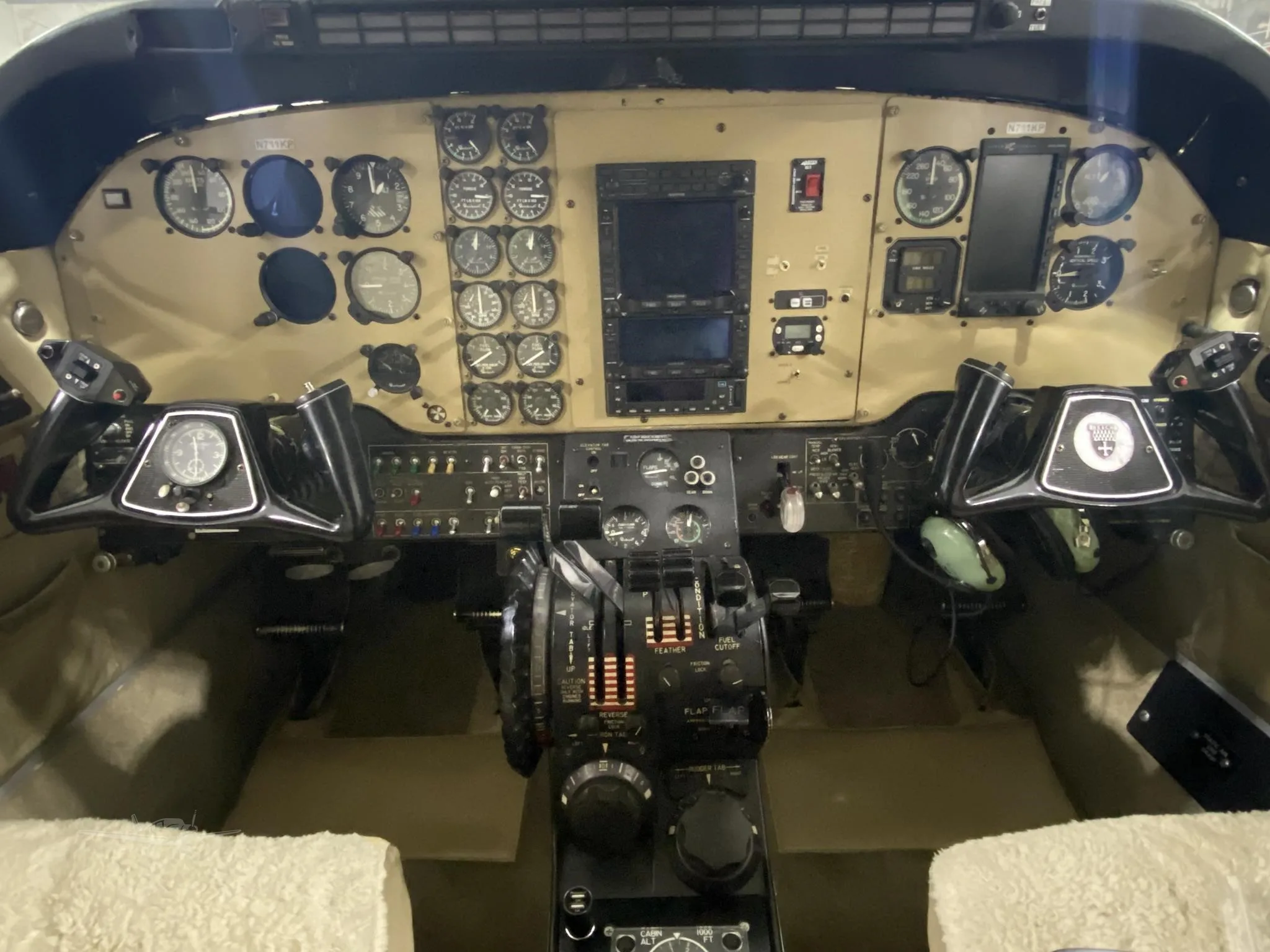 Cockpit and instrument panel of a 1976 BEECHCRAFT KING AIR C90.