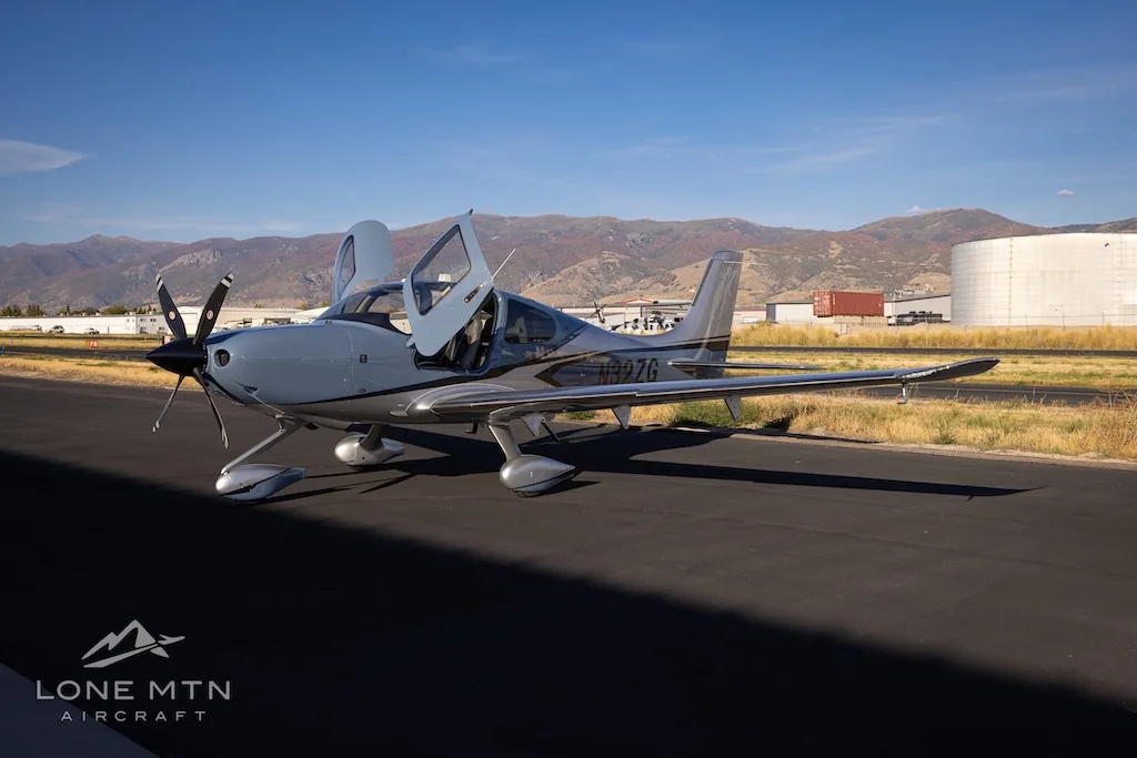 Exterior view of a 2024 Cirrus SR22T G7, N32ZG.