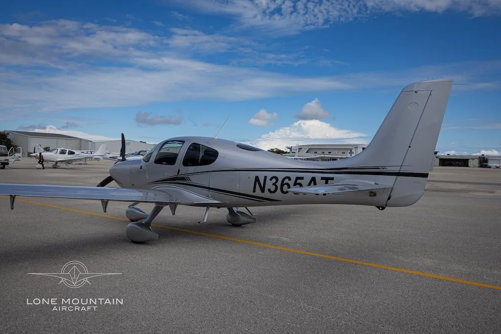 Exterior view of a 2023 Cirrus SR20 G6.