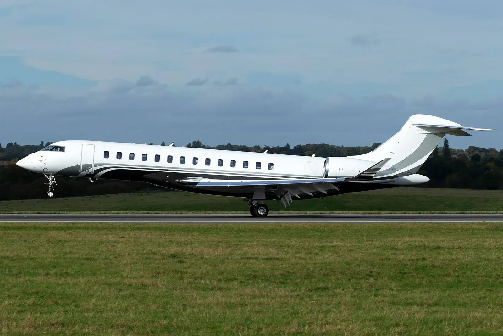 Exterior view of a 2024 Bombardier Global 7500.