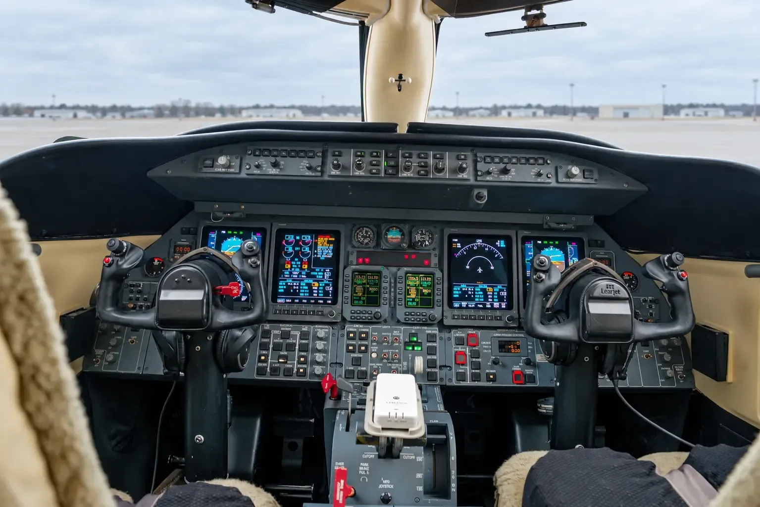 Cockpit and instrument panel of a 2004 Learjet.