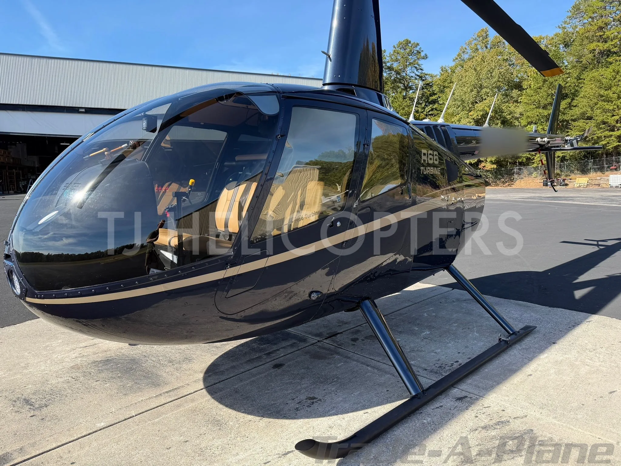 Exterior view of a 2018 ROBINSON R66.