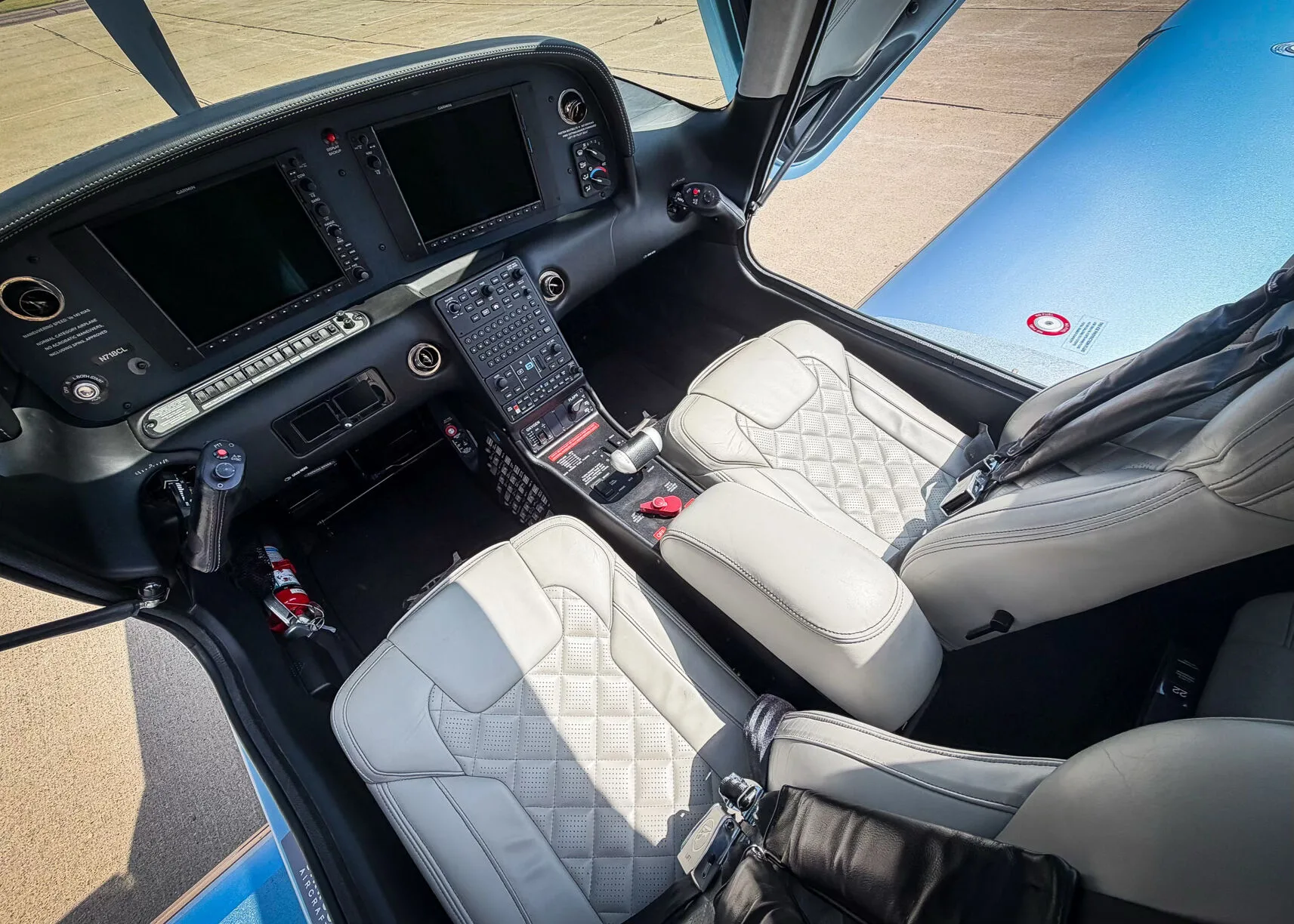 Cockpit and instrument panel of a 2019 Cirrus SR22-G6.