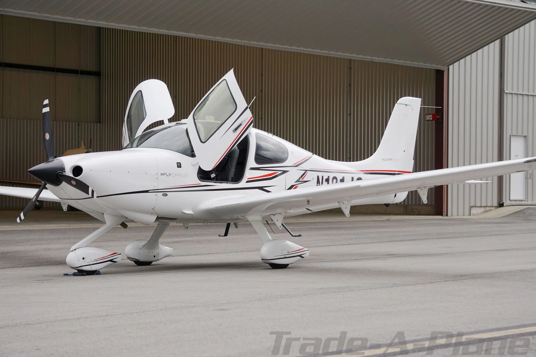 Exterior view of a 2023 CIRRUS SR20-G6, N181JS.