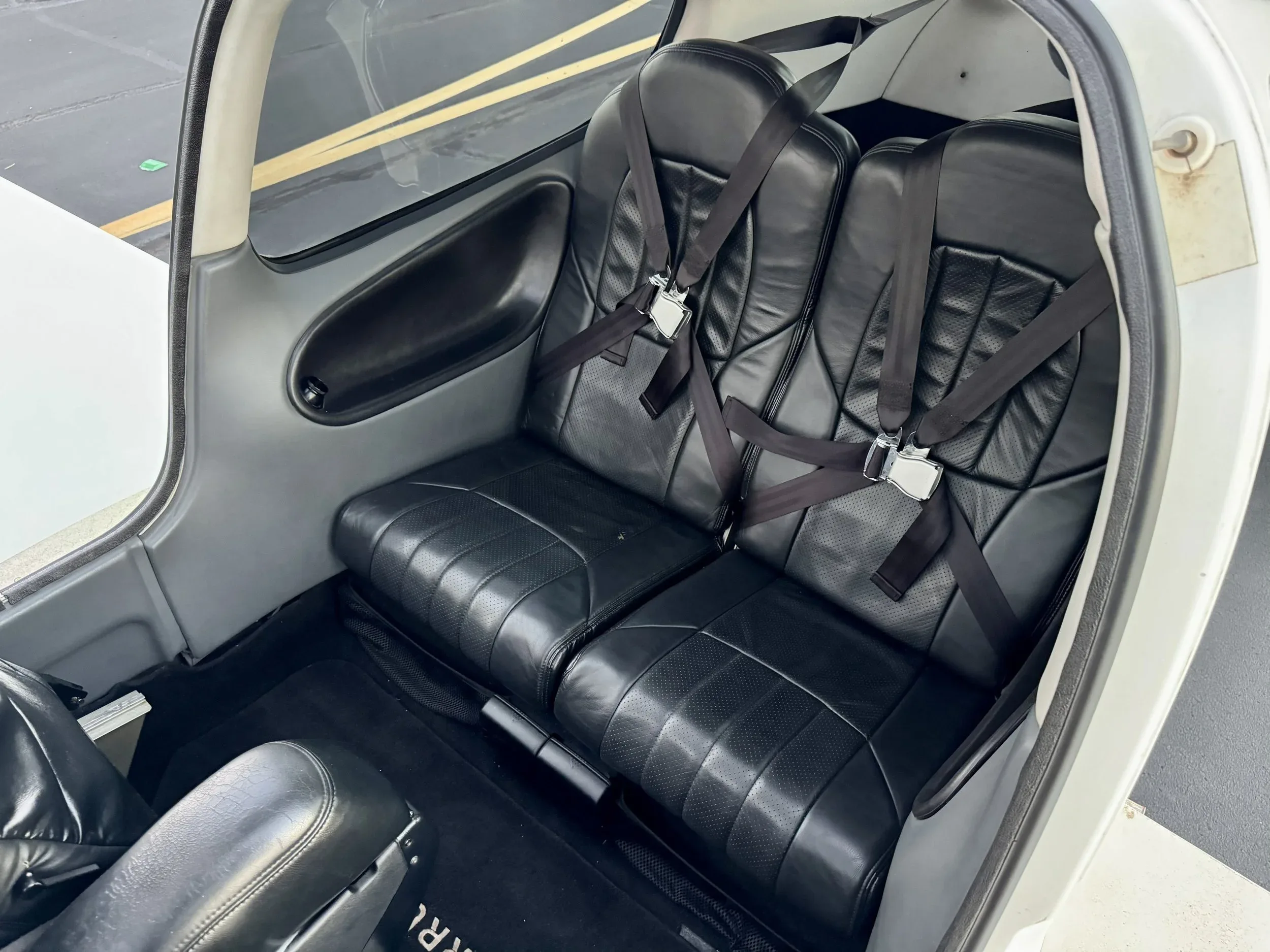 Cabin interior of a 2007 Zane Co Aero SR20 G2 GTS.