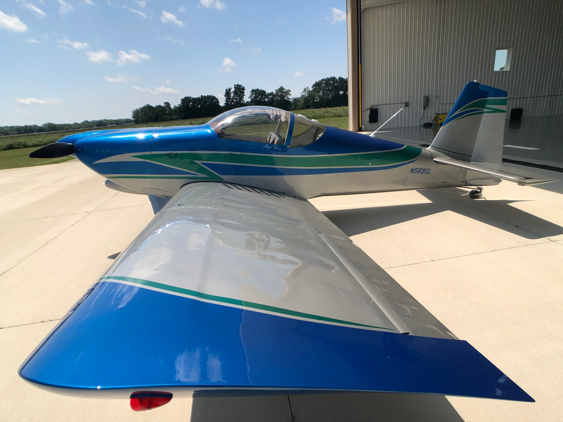 Exterior view of a 1998 Vans RV6.