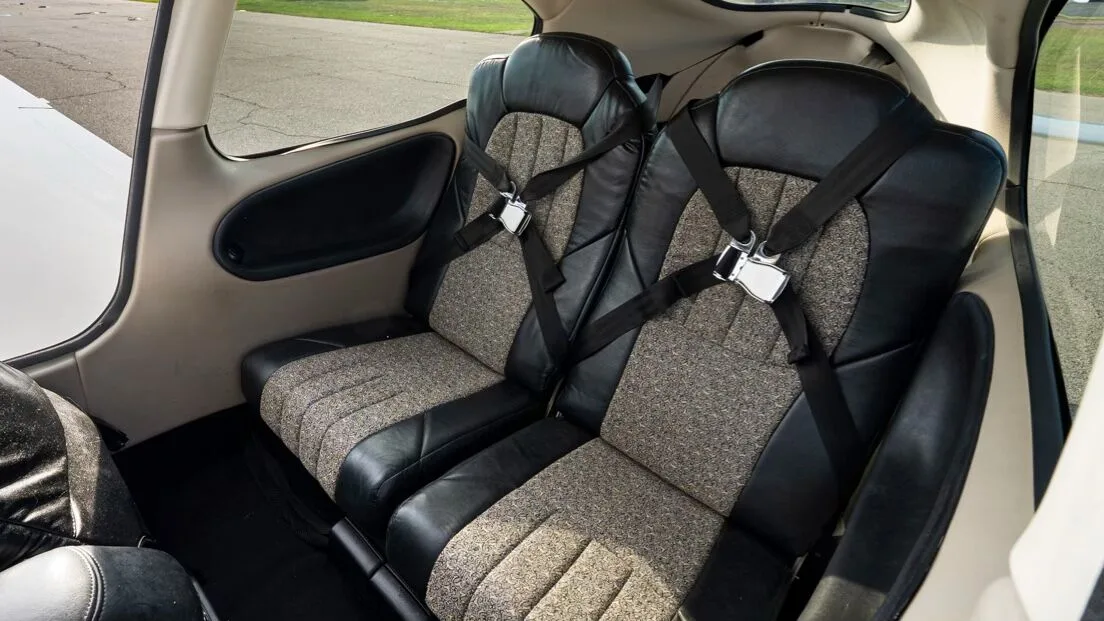 Cabin interior of a 2007 Cirrus SR20-G2.