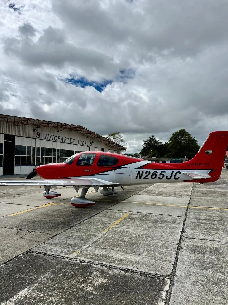 Exterior view of a 2020 CIRRUS SR22-G6 TURBO, N265JC.