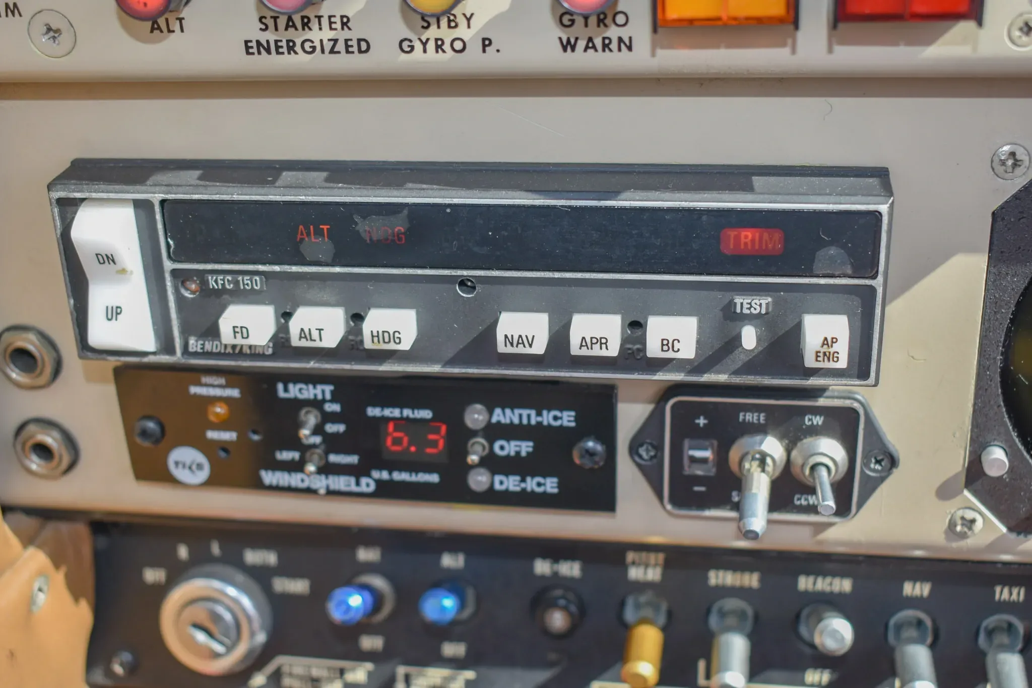 Avionics suite of a 1989 Beechcraft Bonanza.