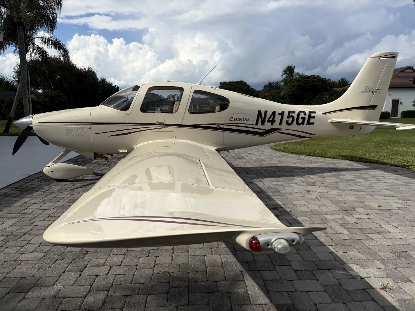Marketing image of a 2003 CIRRUS SR22.