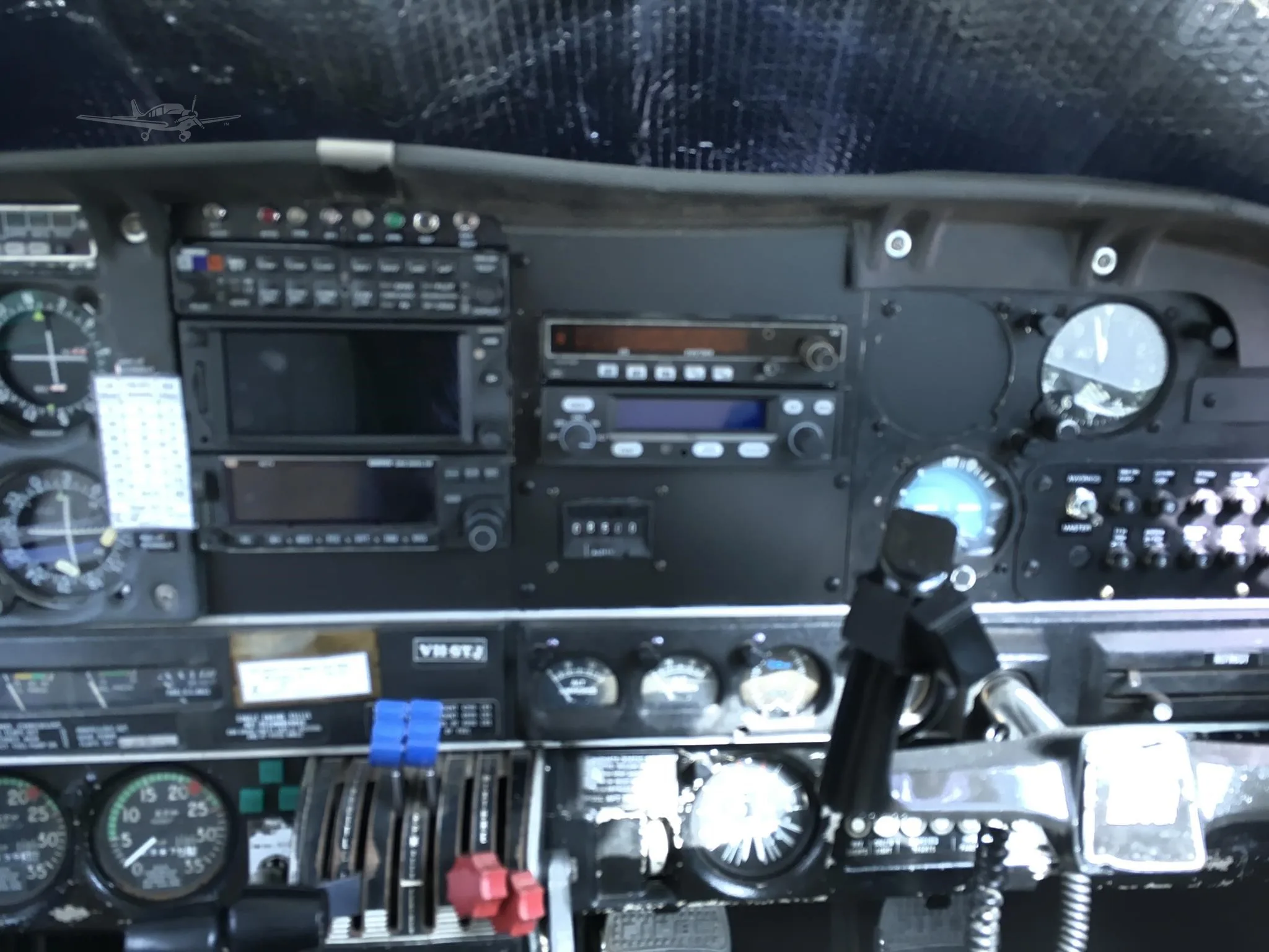 Avionics suite of a 1972 PIPER SENECA.