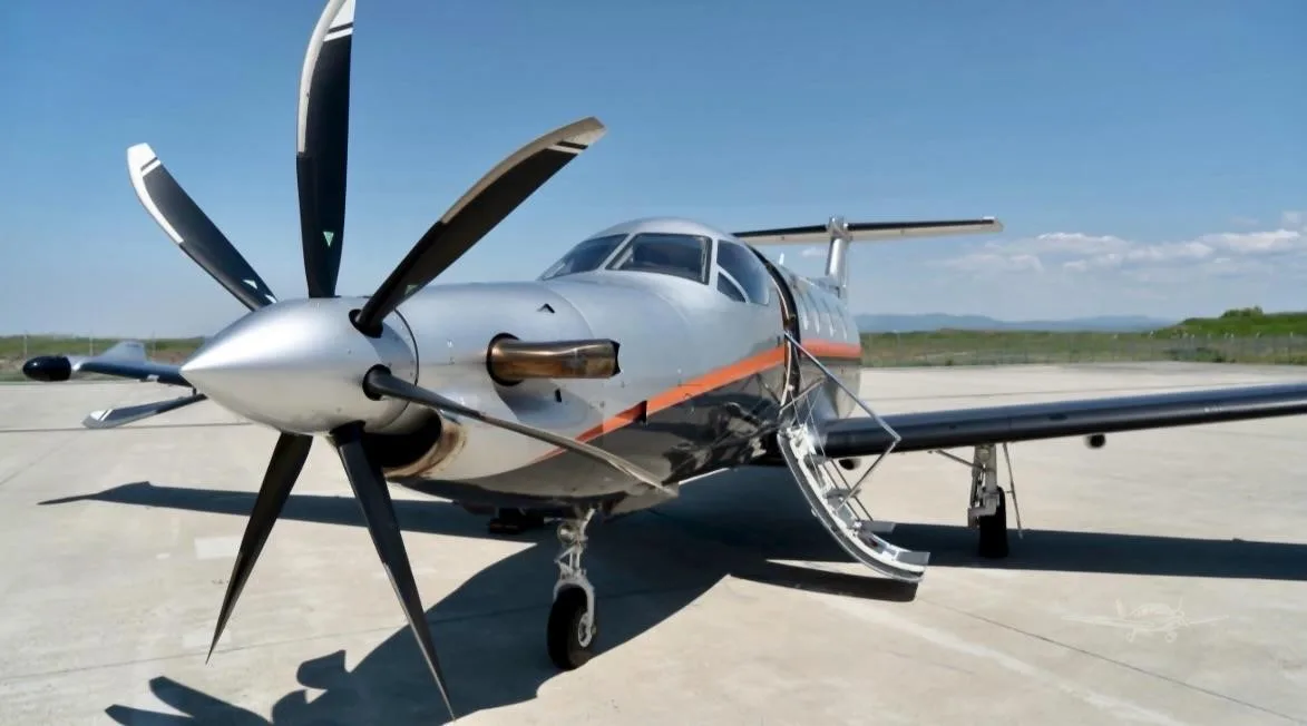 Exterior view of a 2011 PILATUS PC-12 NG, N121Q.