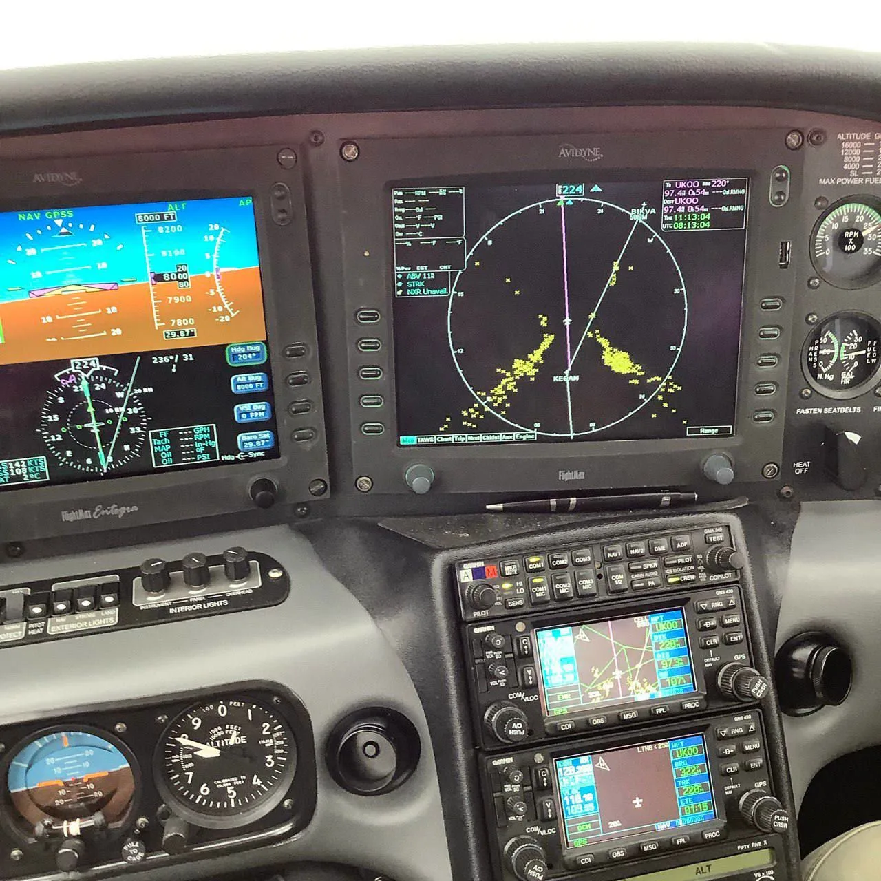 Avionics suite of a 2005 Cirrus SR22 G2.