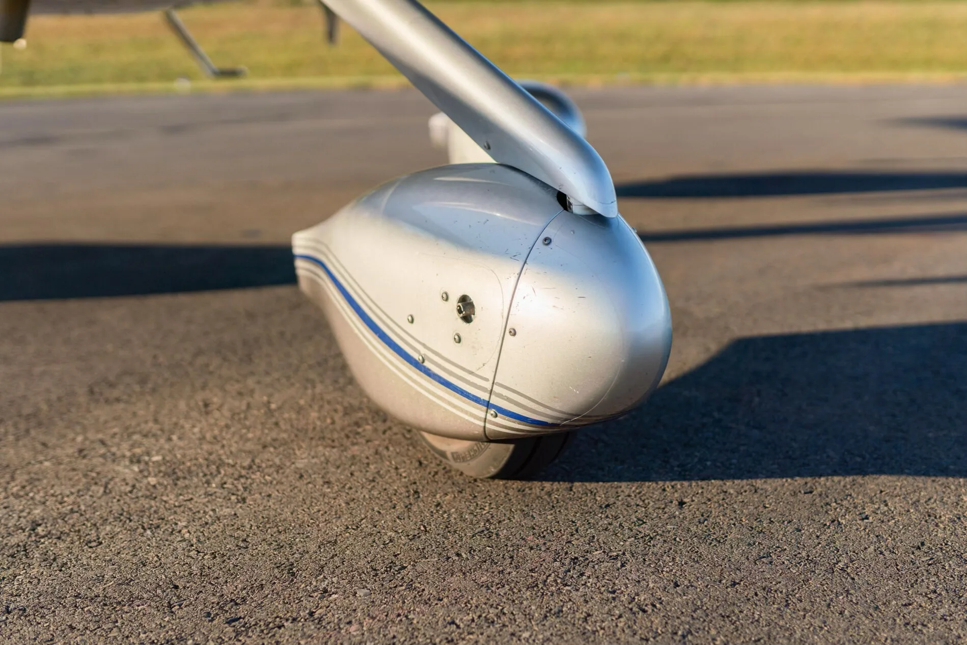 Exterior view of a 2019 Cirrus SR22-G6 GTS, N285WT.