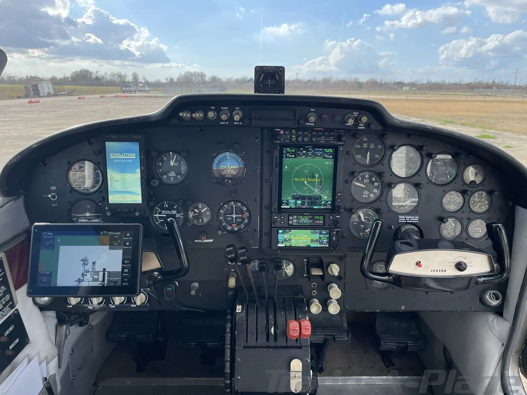 Avionics suite of a 1964 CESSNA 310I.