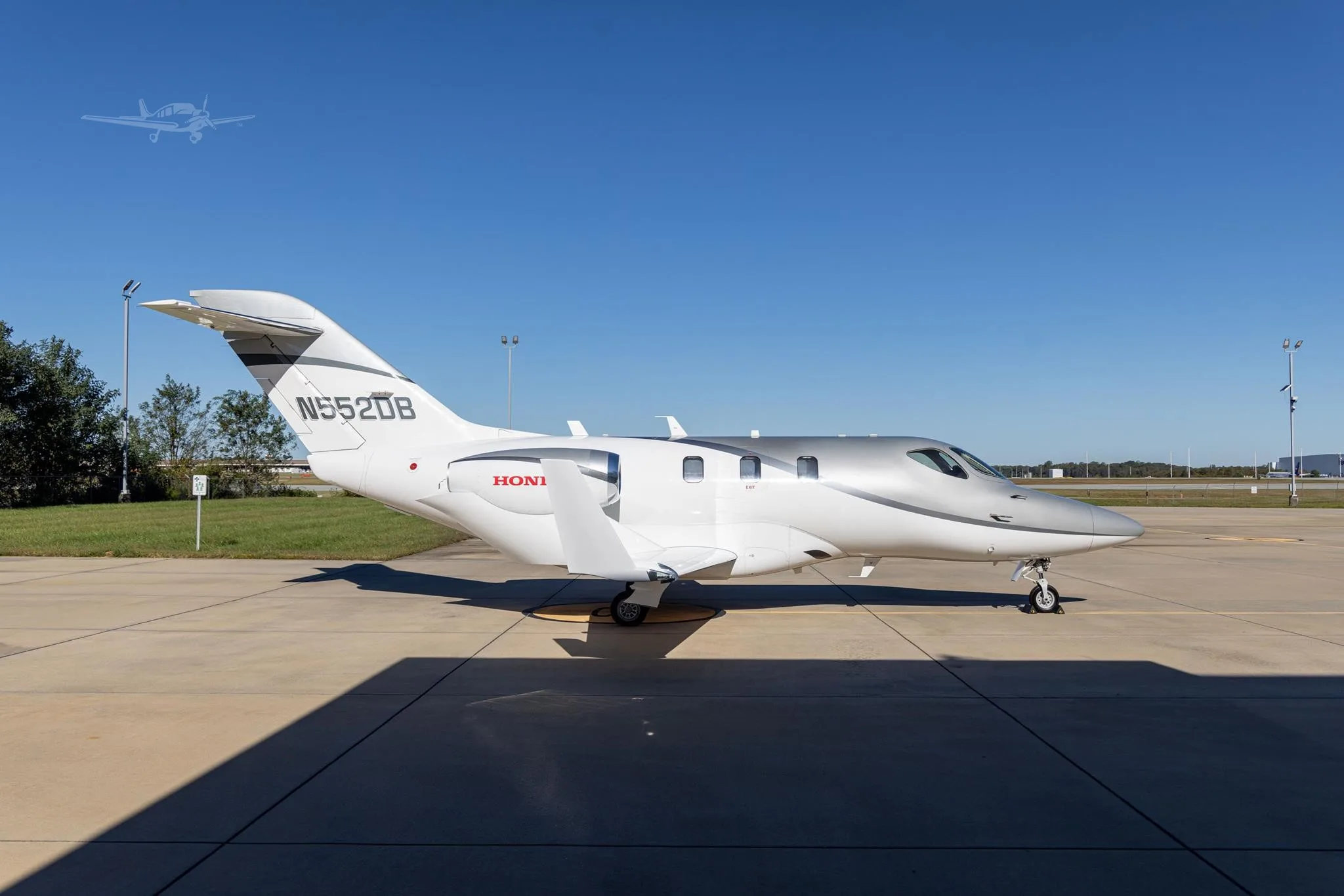 Exterior view of a 2017 HONDA JET APMG S, N552DB.