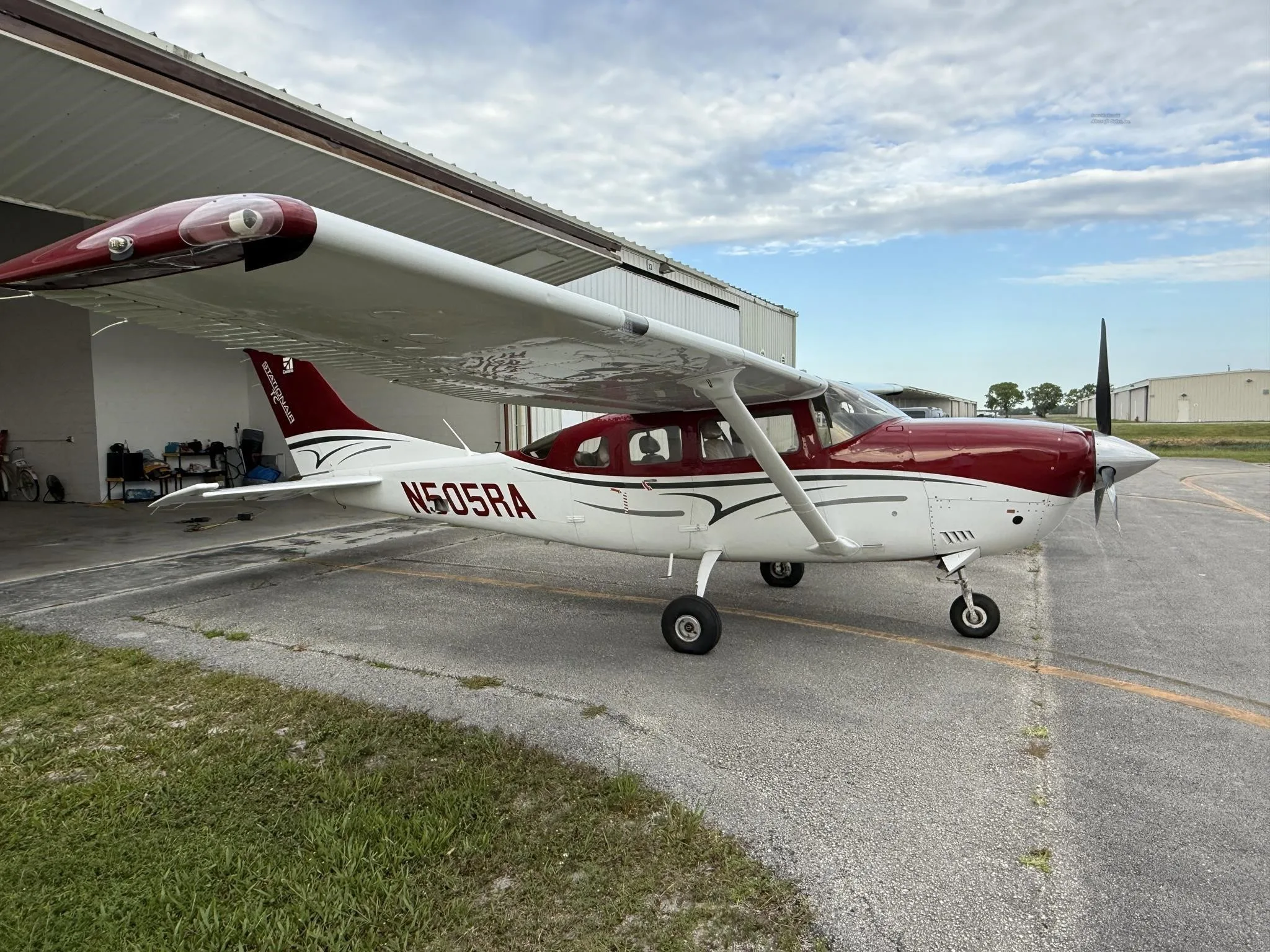Exterior view of a 2016 CESSNA TURBO 206H STATIONAIR, N505RA.