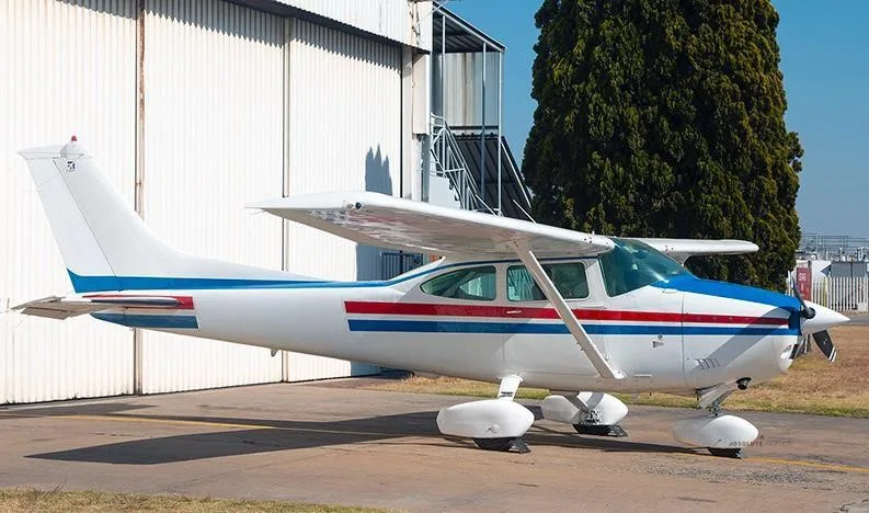 Exterior view of a 1980 CESSNA 182Q SKYLANE.