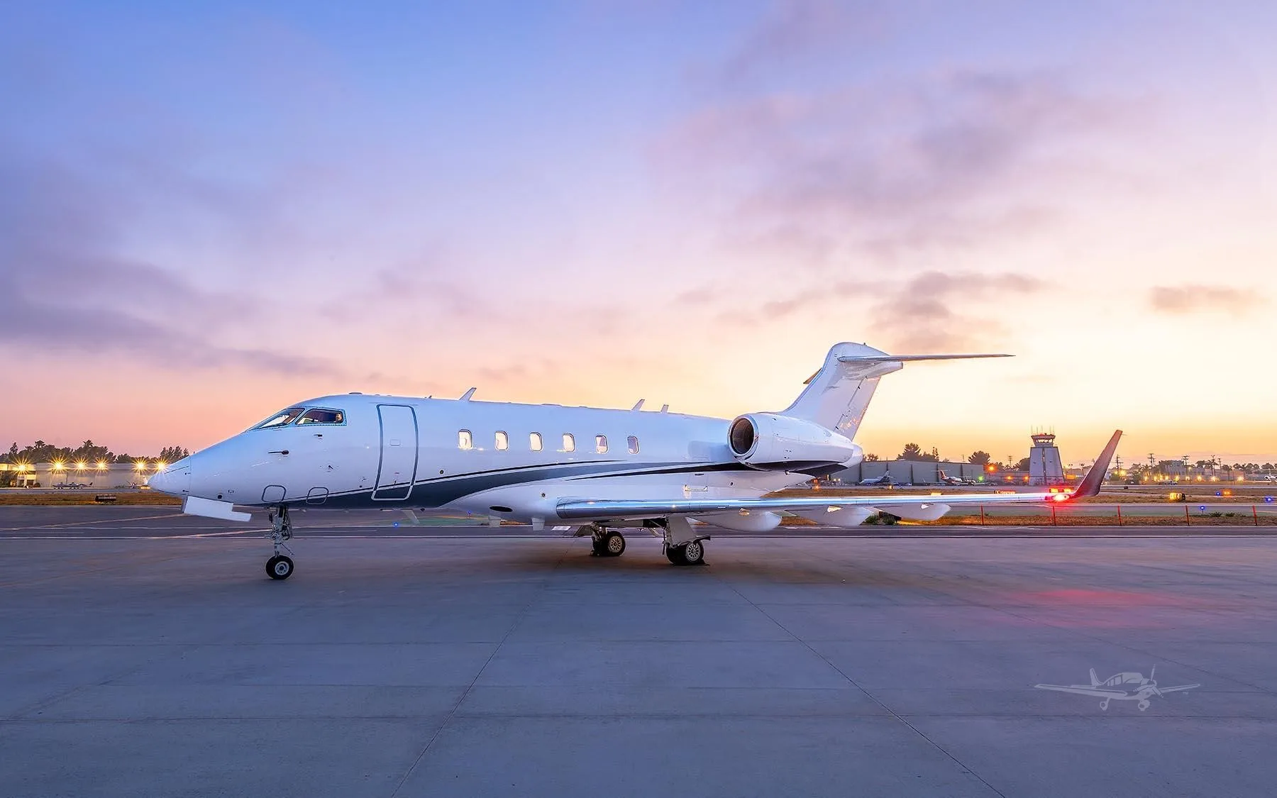 Exterior view of a 2007 BOMBARDIER CHALLENGER 300.