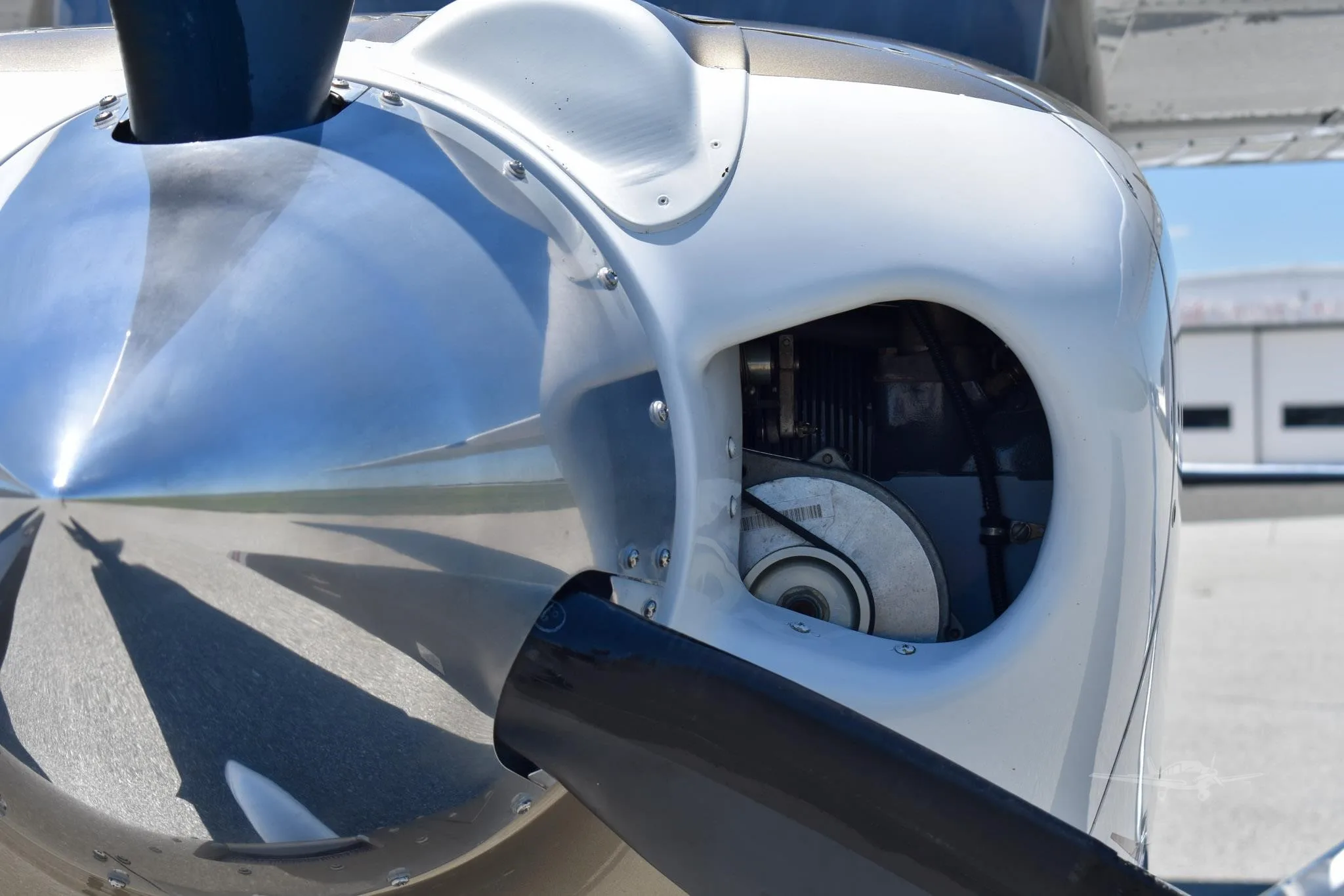 Engine detail of a 2009 CESSNA TURBO 206H STATIONAIR.