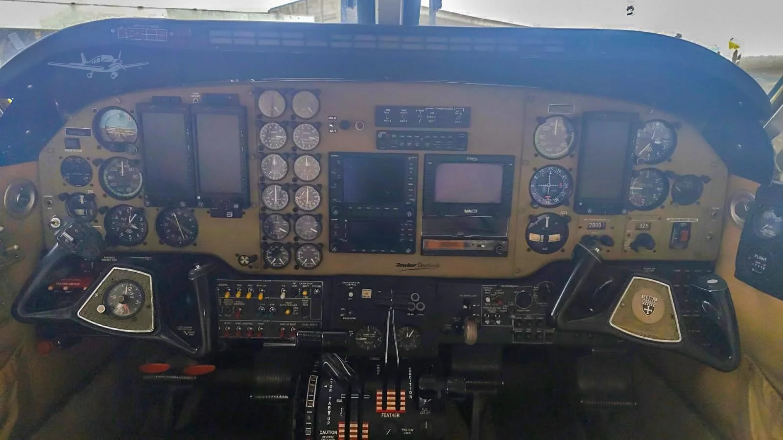 Cockpit and instrument panel of a 1978 BEECHCRAFT KING AIR C90.