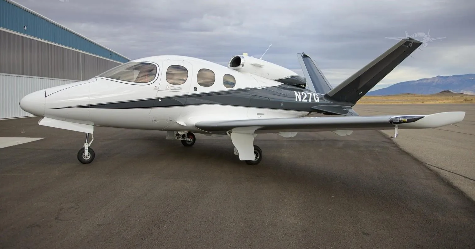 Exterior view of a 2022 CIRRUS VISION SF50-G2+, N27G.