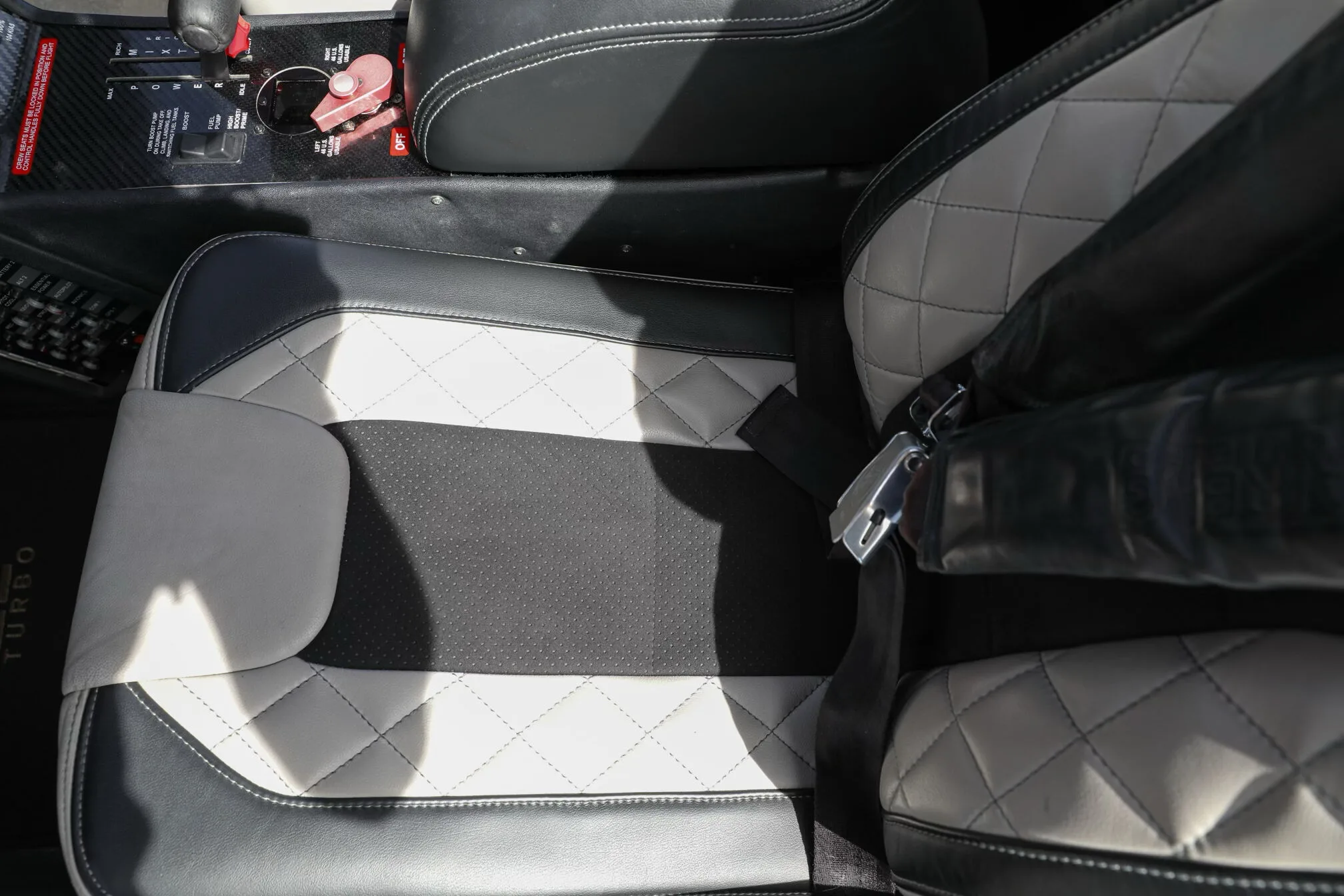 Cabin interior of a 2021 Cirrus SR22-G3 Turbo GTS.