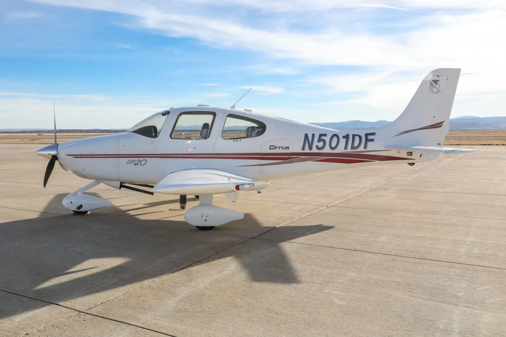 Exterior view of a 2002 Cirrus SR20, N501DF.